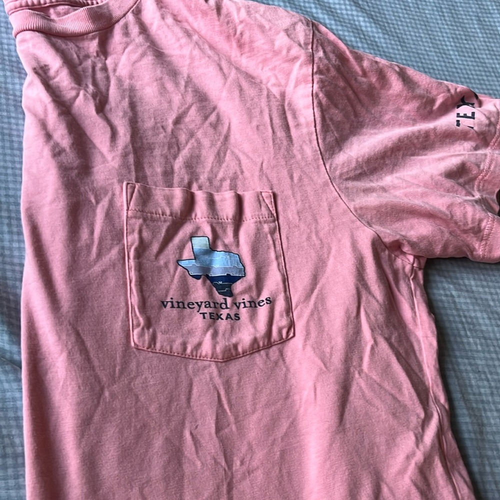 vineyard vines pink t-shirt